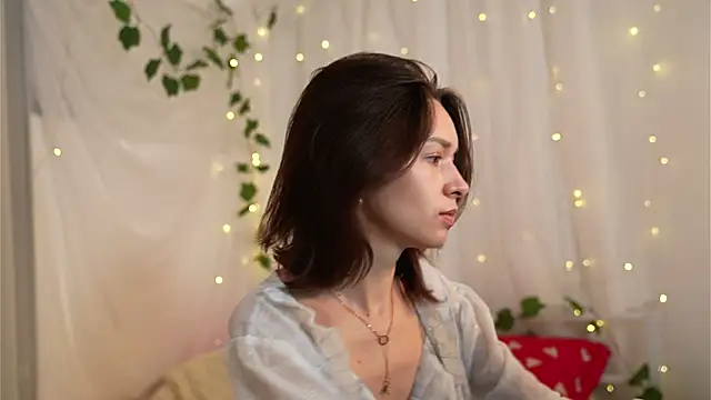 Snapshot of VivianLy_ chatting on January 2025 07:48:01 AM VivianLy online show from January 2025 07:48:01 AM