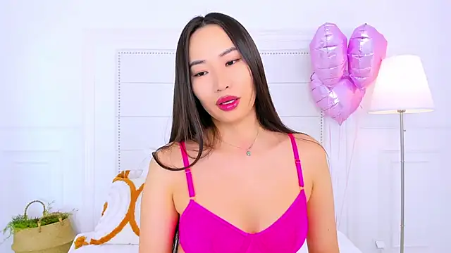 NaomiYuu online show from February 2026 02:43:01 AM