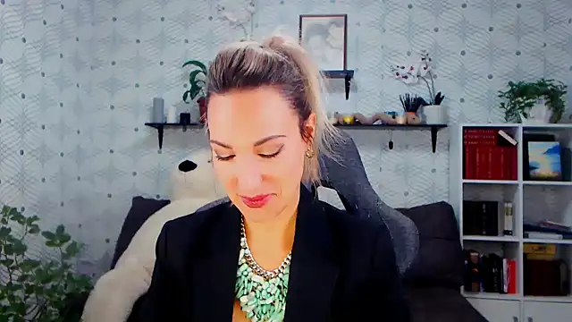 MillaXQueen online show from October 2025 03:07:01 PM