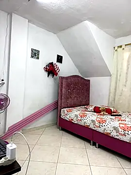 Rossestoner online show from December 2025 02:33:01 PM