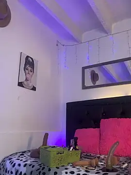 lonely shewolf online show from November 2025 05:44:01 PM