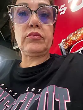 lonely shewolf online show from February 2026 06:03:02 PM