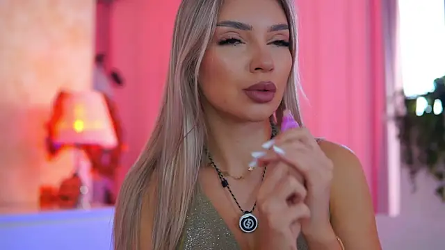 Snapshot of ArtTeasee chatting on November 2025 09:32:01 AM ArtTeasee online show from November 2025 09:32:01 AM