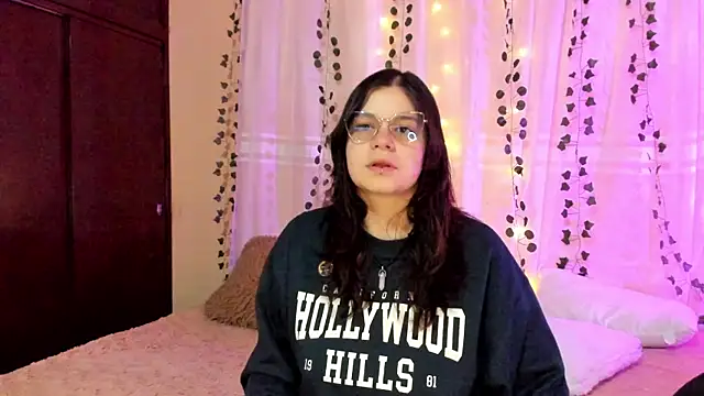 Mey moon online show from December 2024 11:25:02 PM