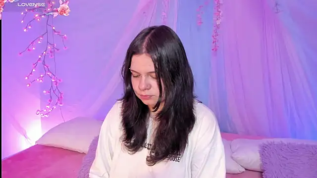 Snapshot of Mey_moon chatting on July 2026 03:42:02 AM Mey moon online show from July 2026 03:42:02 AM
