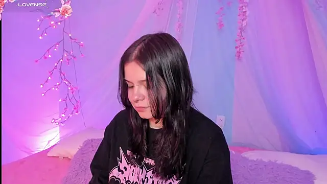 Snapshot of Mey_moon chatting on July 2026 05:01:01 AM Mey moon online show from July 2026 05:01:01 AM