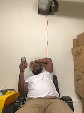 Snapshot of africandickxxl chatting on November 2025 06:23:02 PM africandickxxl online show from November 2025 06:23:02 PM