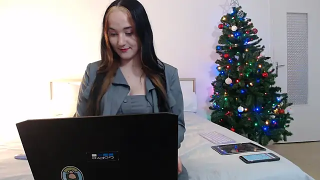 Crystal-dreamt online show from December 2024 02:44:01 PM