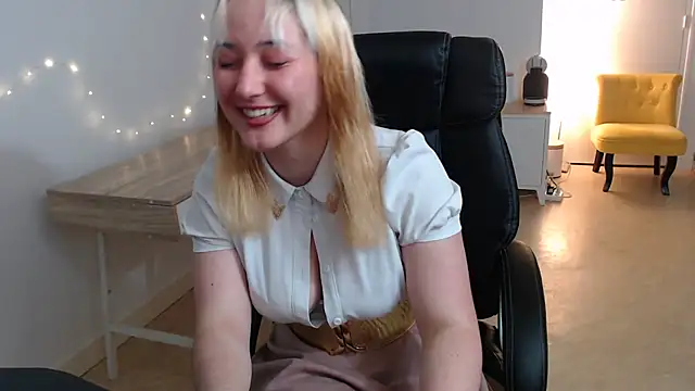 Crystal-dreamt online show from September 2025 08:46:02 AM