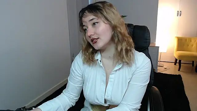 Crystal-dreamt online show from February 2026 10:12:01 AM