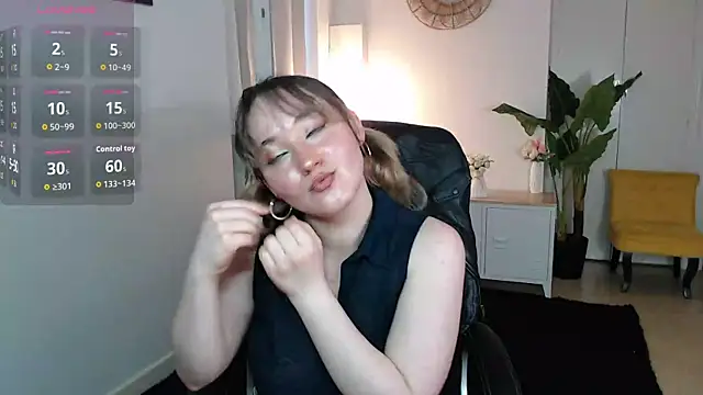 Crystal-dreamt online show from May 2026 09:27:02 AM