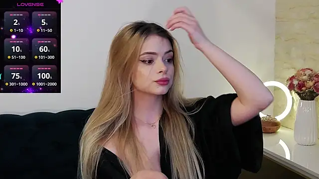 Snapshot of Kailynn_Moenn chatting on December 2024 06:32:02 PM Kailynn Moenn online show from December 2024 06:32:02 PM