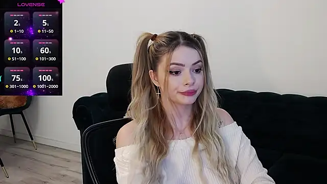 Snapshot of Kailynn_Moenn chatting on December 2024 06:28:02 PM Kailynn Moenn online show from December 2024 06:28:02 PM