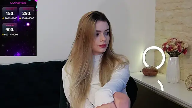 Snapshot of Kailynn_Moenn chatting on December 2024 07:23:01 PM Kailynn Moenn online show from December 2024 07:23:01 PM