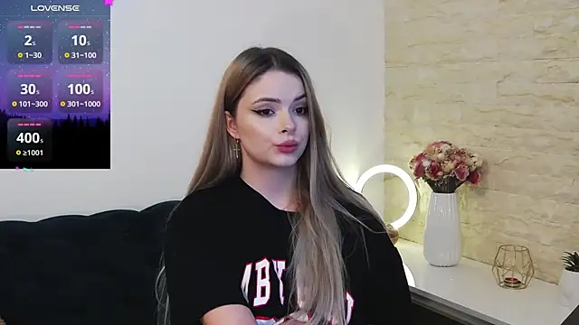 Snapshot of Kailynn_Moenn chatting on December 2024 07:36:01 PM Kailynn Moenn online show from December 2024 07:36:01 PM