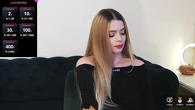 Snapshot of Kailynn_Moenn chatting on December 2024 11:09:02 PM Kailynn Moenn online show from December 2024 11:09:02 PM