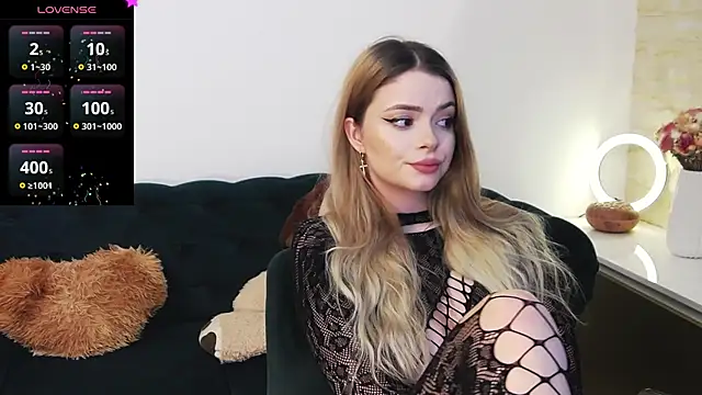 Snapshot of Kailynn_Moenn chatting on December 2024 06:34:02 PM Kailynn Moenn online show from December 2024 06:34:02 PM