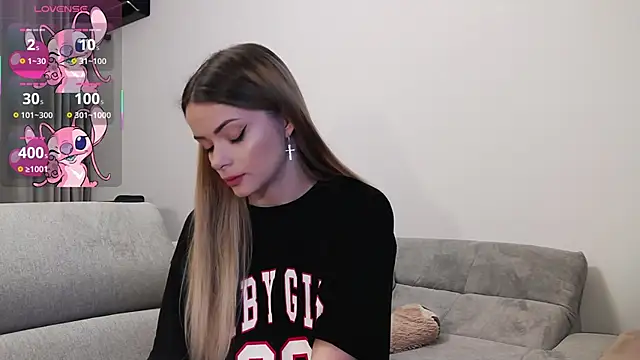 Snapshot of Kailynn_Moenn chatting on March 2025 08:42:02 PM Kailynn Moenn online show from March 2025 08:42:02 PM