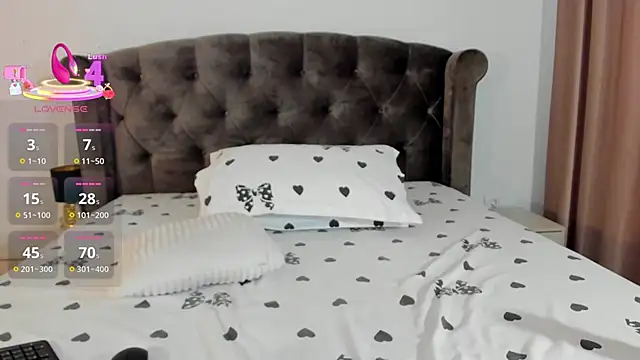 Snapshot of Kailynn_Moenn chatting on September 2025 02:29:02 PM Kailynn Moenn online show from September 2025 02:29:02 PM