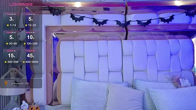 valkiria moore online show from October 2025 07:59:01 PM