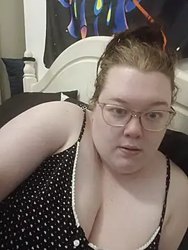 Snapshot of Sexycurvyemilyy chatting on June 2026 09:20:01 PM Sexycurvyemilyy online show from June 2026 09:20:01 PM