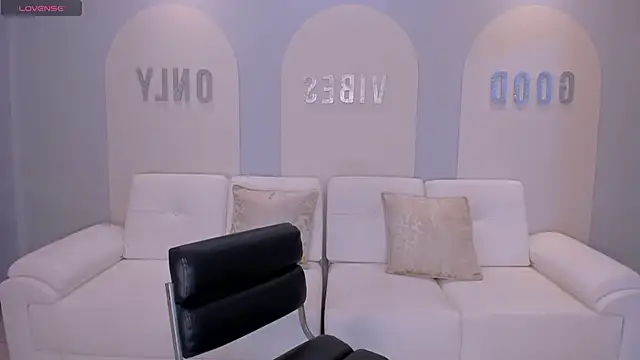 Snapshot of SunnyRivers chatting on October 2025 03:52:01 PM SunnyRivers online show from October 2025 03:52:01 PM