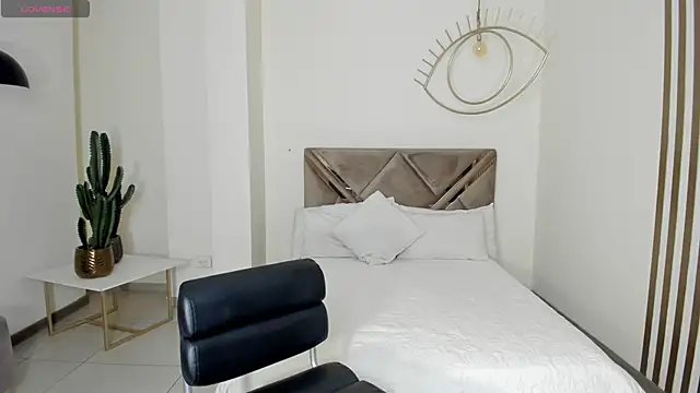 Snapshot of SunnyRivers chatting on October 2025 04:52:01 PM SunnyRivers online show from October 2025 04:52:01 PM