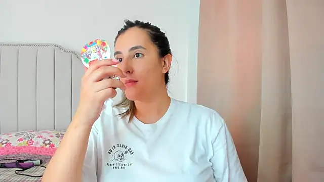 Hanna86 online show from January 2026 04:22:02 PM