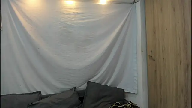 Mhelanny2 online show from December 2025 12:54:01 PM