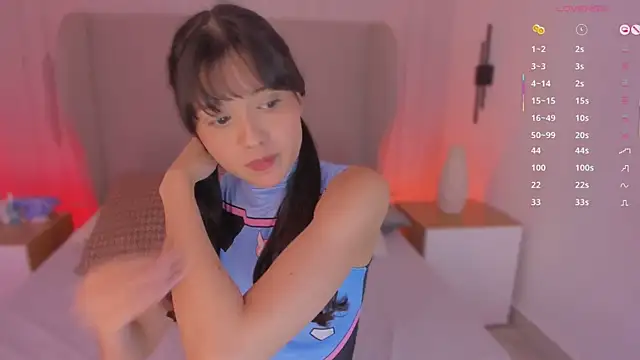 luisah  online show from October 2025 07:54:02 PM