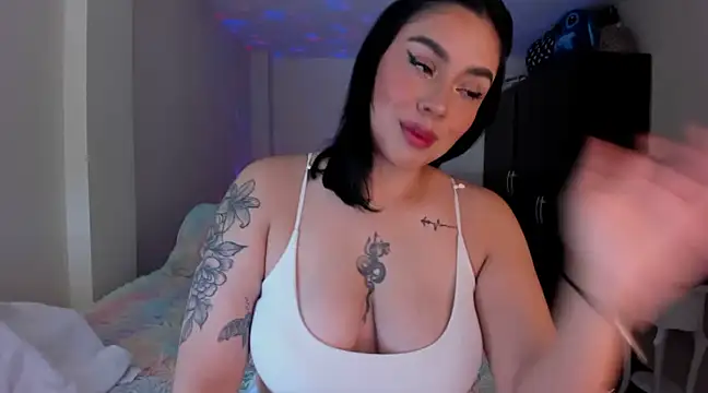 Snapshot of rosalie_lust chatting on February 2025 03:18:01 AM rosalie lust online show from February 2025 03:18:01 AM