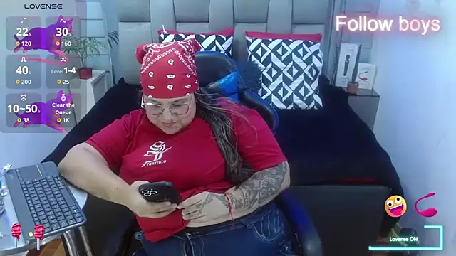 evelin zaens online show from December 2025 04:36:01 PM