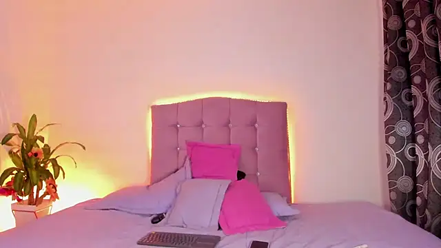 MarieLatex online show from March 2025 02:01:02 AM