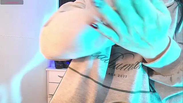 alicia moom online show from November 2025 05:58:02 PM