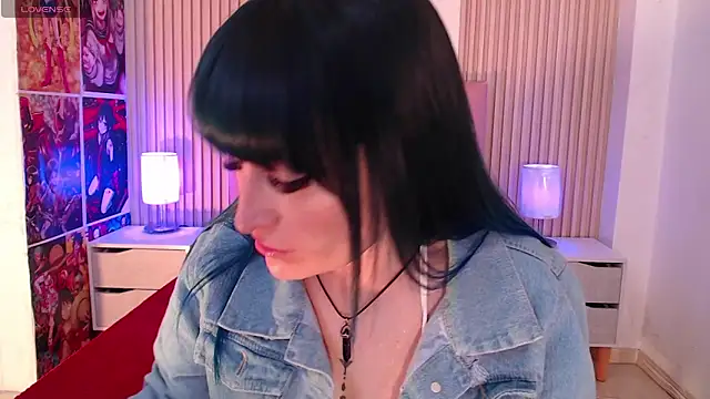 alicia moom online show from June 2026 07:51:02 PM