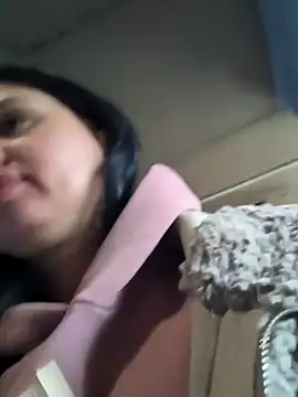 Snapshot of KikiXRed chatting on December 2025 12:47:02 PM KikiXRed online show from December 2025 12:47:02 PM