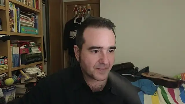 curiosillo83 online show from April 2026 11:54:01 PM