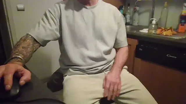 jouet75 online show from March 2026 08:37:02 PM