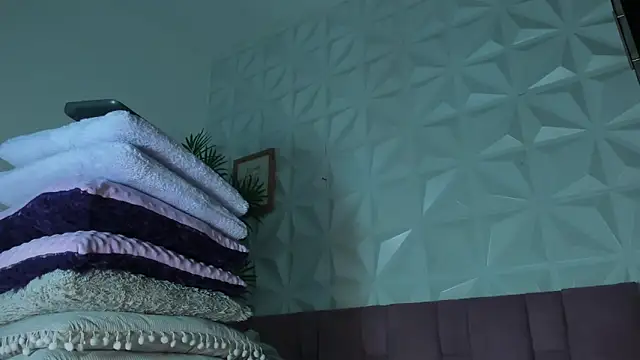 Hellen Sky online show from October 2025 06:08:01 PM