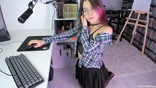 Snapshot of icefroqq chatting on January 2025 09:43:01 PM icefroqq online show from January 2025 09:43:01 PM