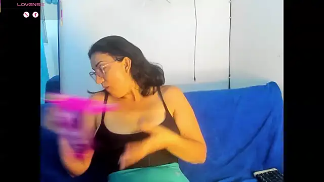 Snapshot of Angelblue_ chatting on June 2026 01:43:01 PM Angelblue online show from June 2026 01:43:01 PM