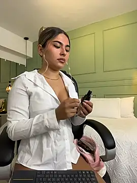 Snapshot of kataliina__ chatting on May 2026 11:59:01 AM kataliina online show from May 2026 11:59:01 AM