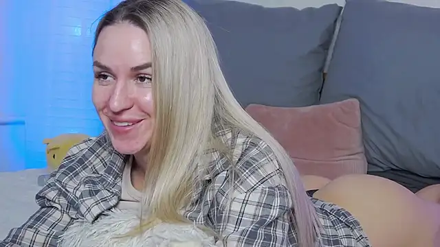 SofiJames online show from March 2025 10:24:02 AM