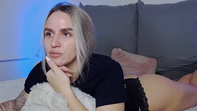 SofiJames online show from November 2025 07:09:01 AM