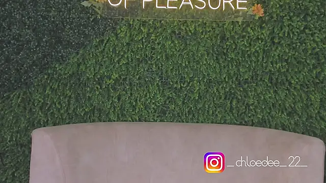 chloe d online show from October 2025 11:43:01 AM