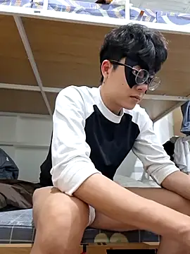 Gwencloudy online show from April 2026 02:42:01 PM