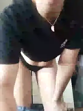 Snapshot of bruna_safadinhaa chatting on December 2024 03:47:01 PM bruna safadinhaa online show from December 2024 03:47:01 PM