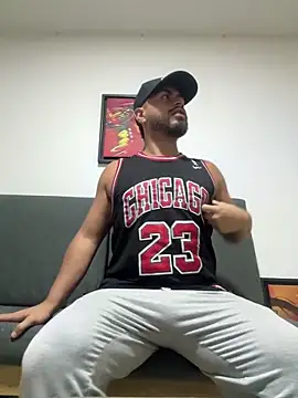 Snapshot of Juan_Castano chatting on February 2025 11:16:01 PM Juan Castano online show from February 2025 11:16:01 PM