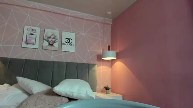 dolly zoe online show from January 2025 05:10:01 AM