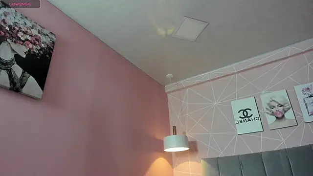 dolly zoe online show from October 2025 10:10:01 PM